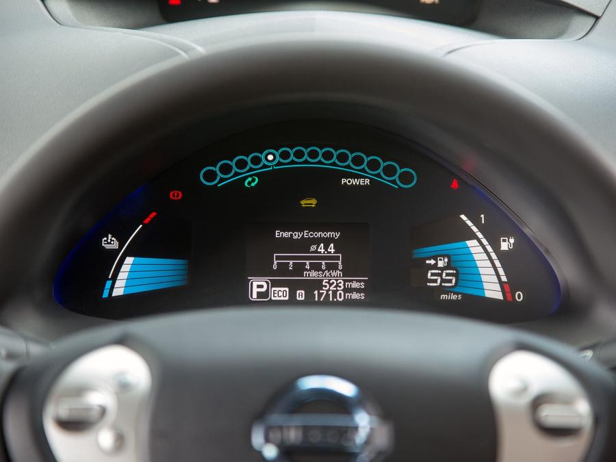 Nissan Leaf 2013 года  (UK) (фото 23 из 29)